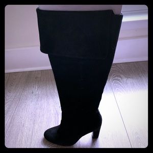 Ann Taylor LOFT Shiri suede boots - black size 7